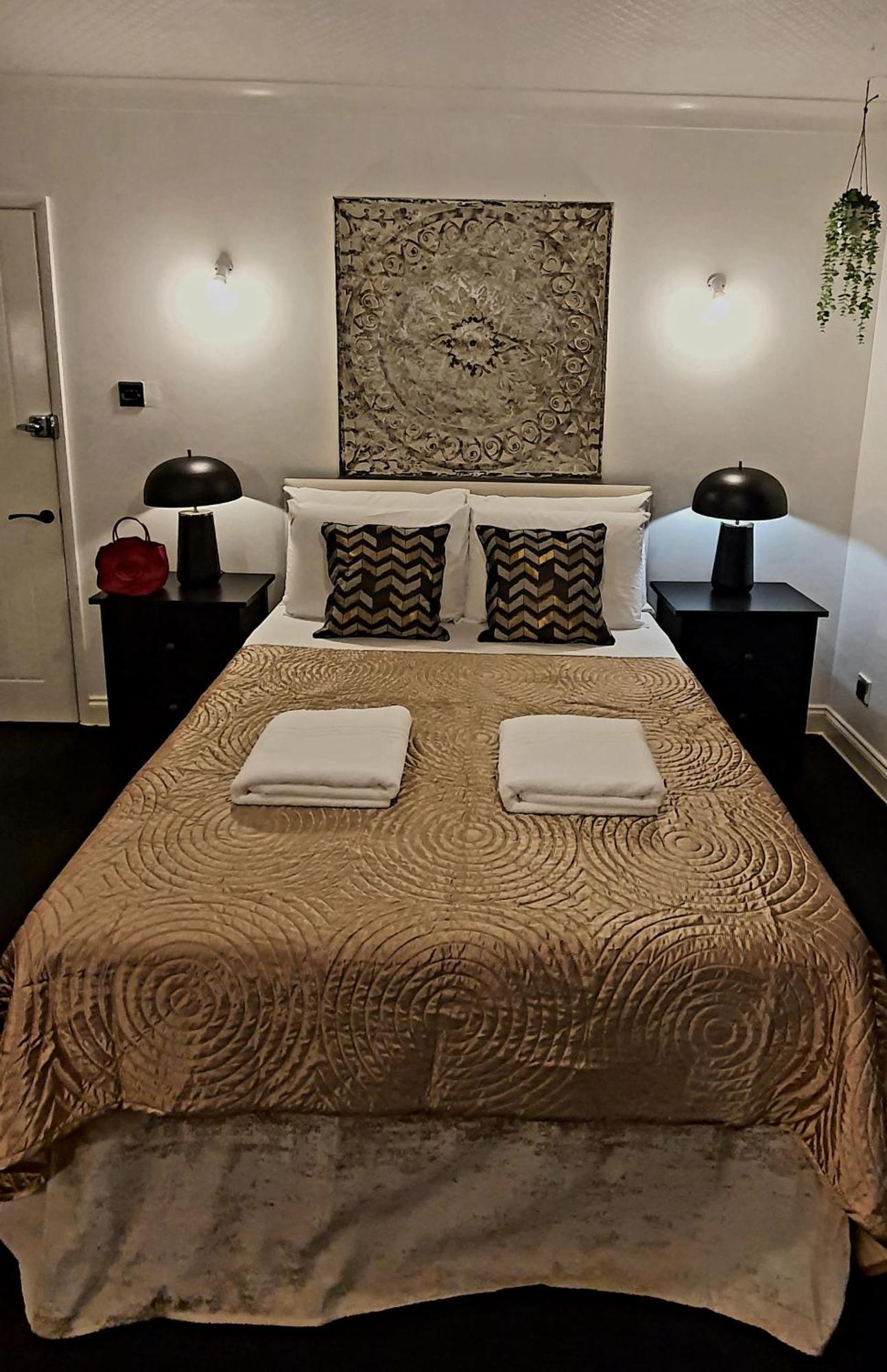 Rose - Free Parking Ensuite Near Uni Homestay *