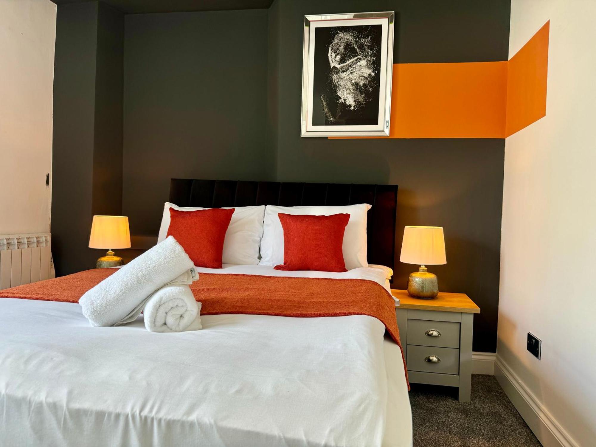 Next To 3 Bedroom & 2 Bathroom Flat Sleep 12 Guests Apartment Brighton