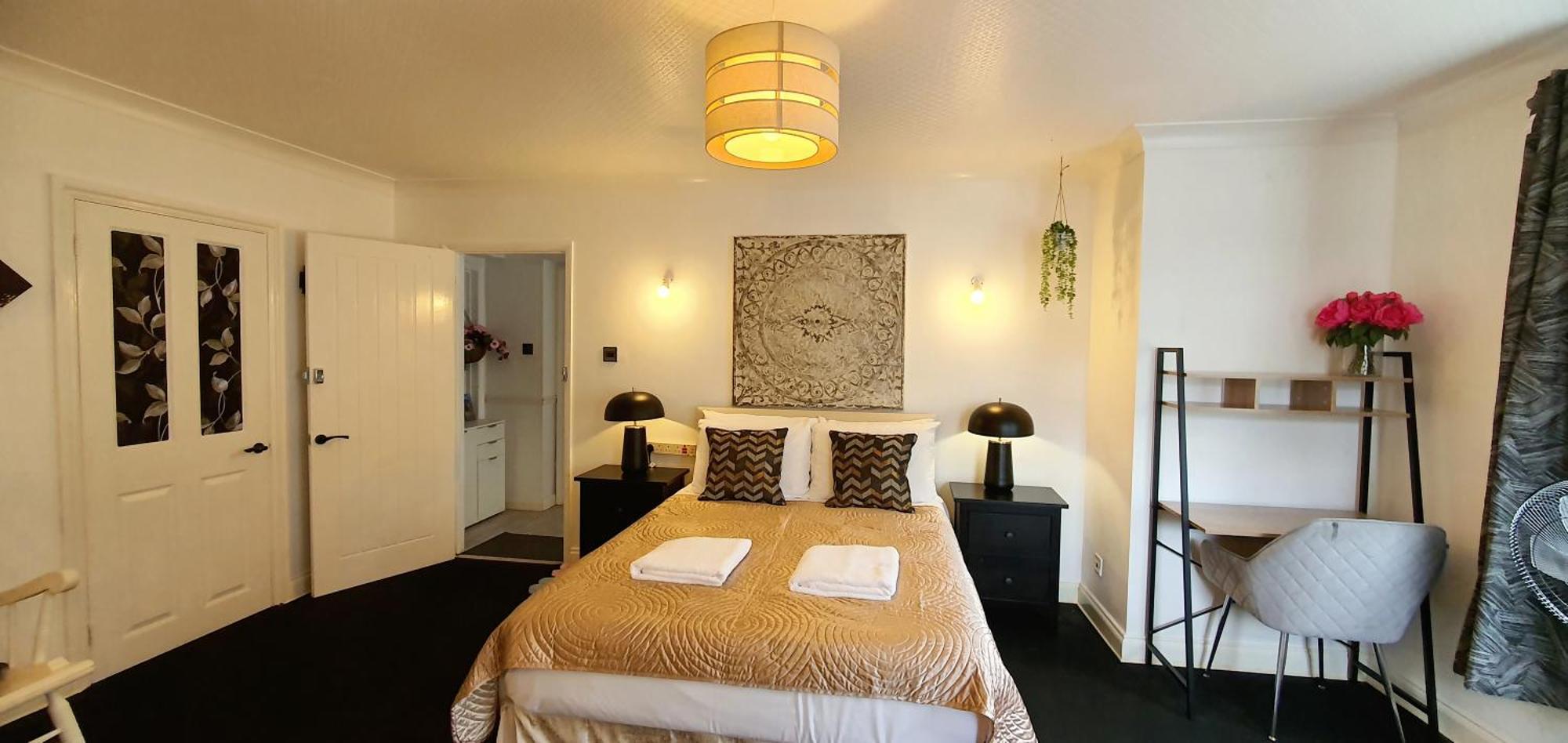 Rose - Free Parking Ensuite Near Uni Homestay