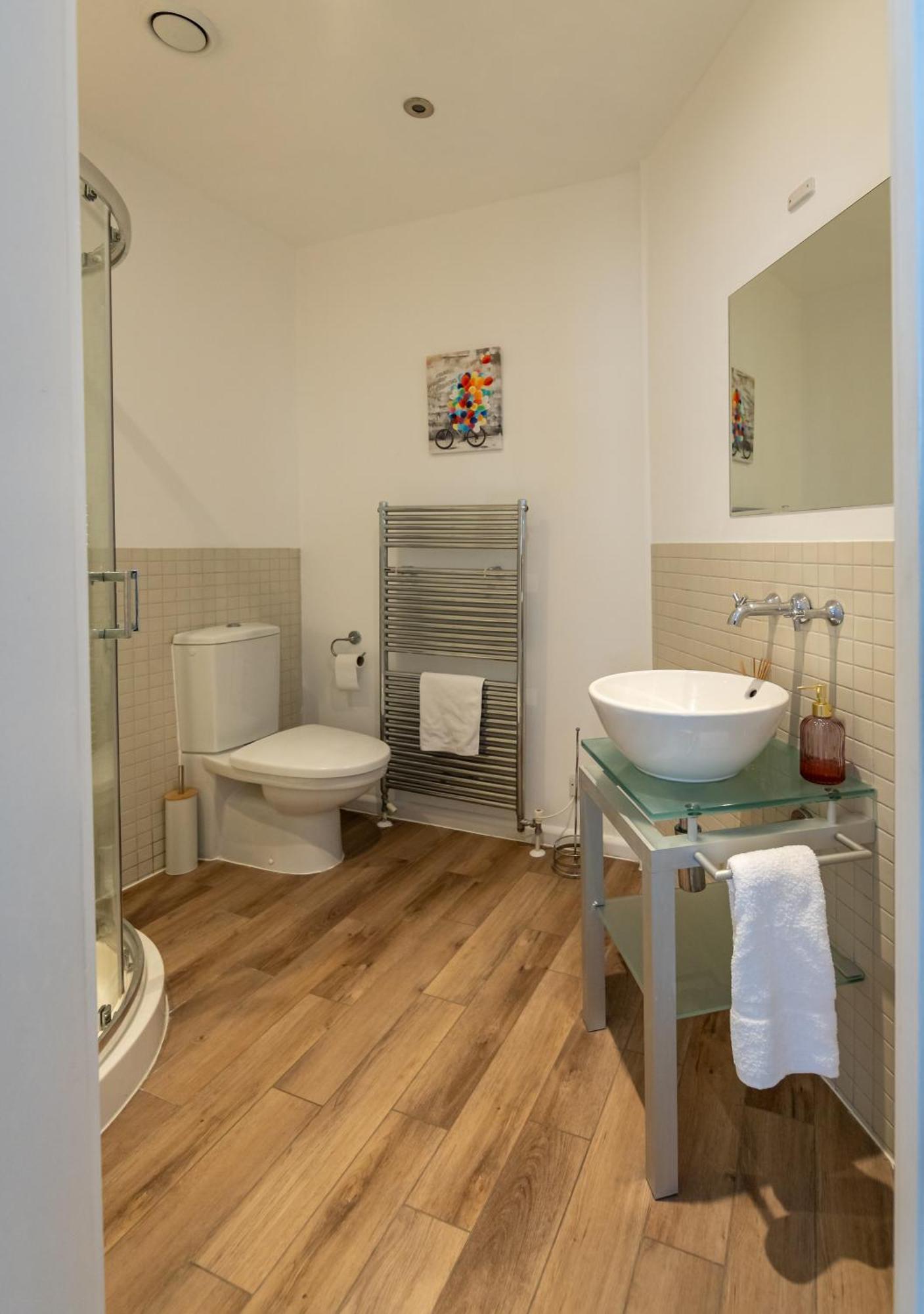 Chesterfield Apartment, City Central *