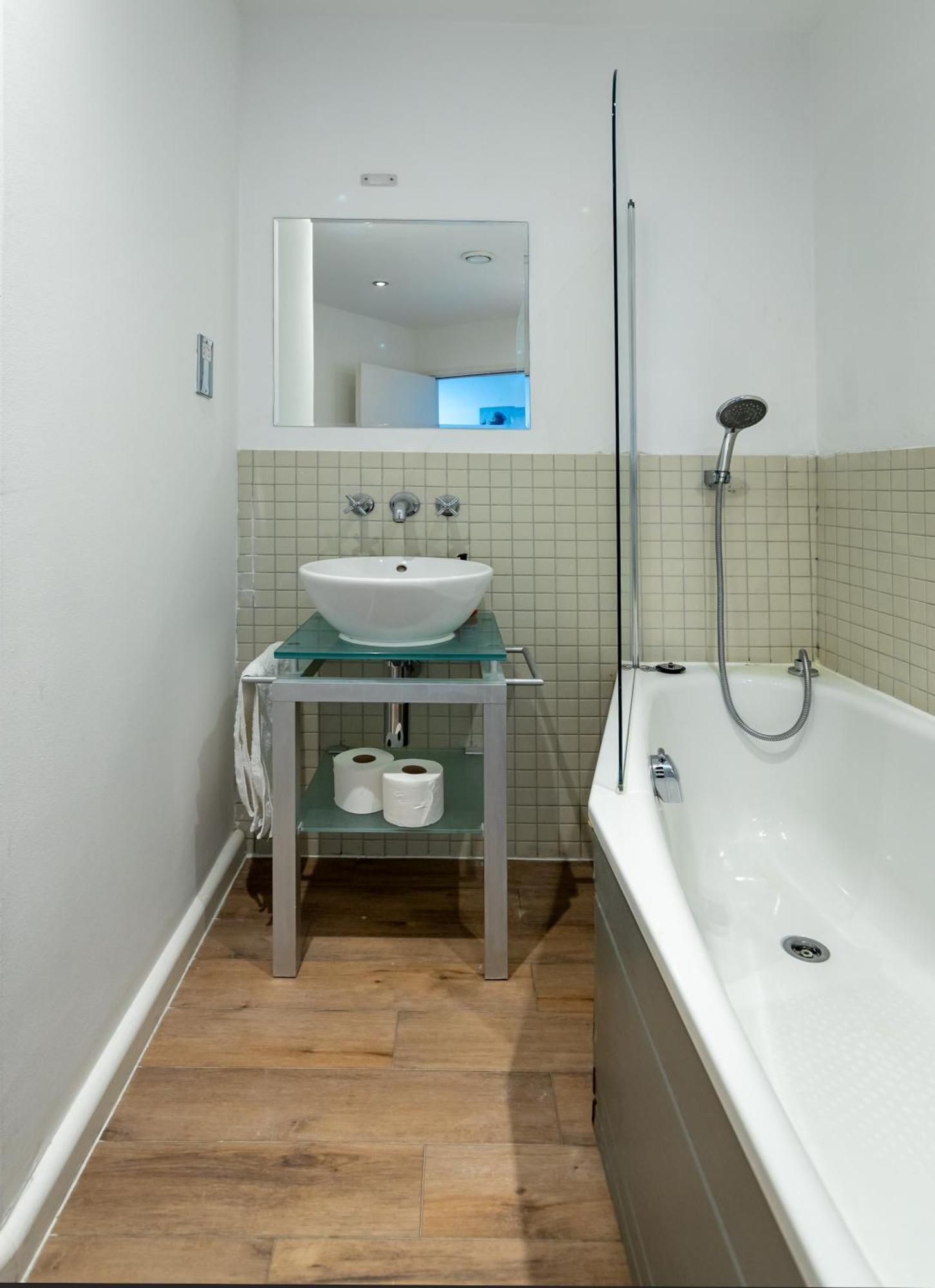 Chesterfield Apartment, City Central *