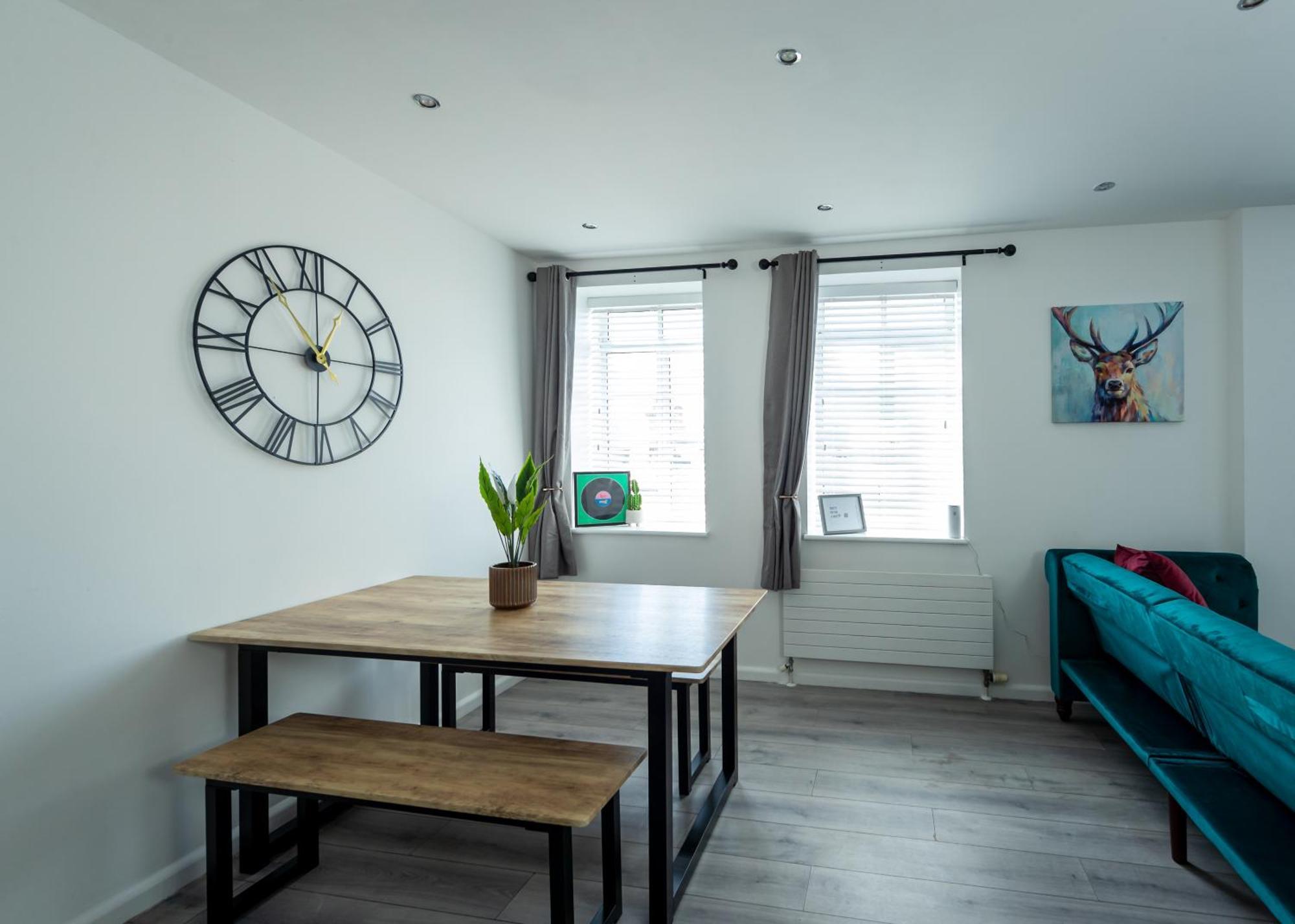 Chesterfield Apartment, City Central *