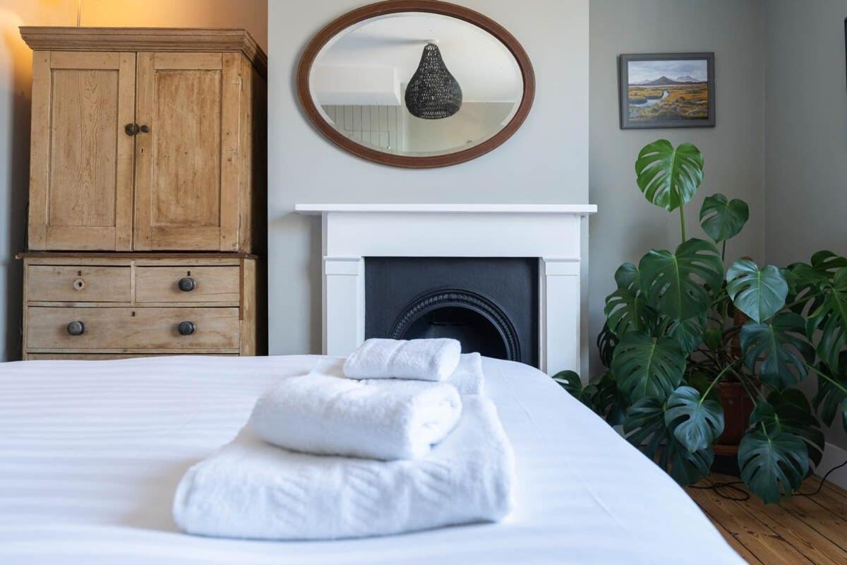 Host & - Grove Townhouse