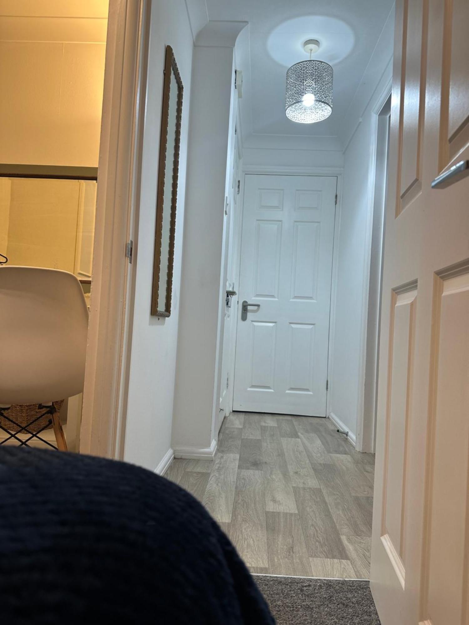 Move Up 365 ' A Stones Throw ' Apartment *