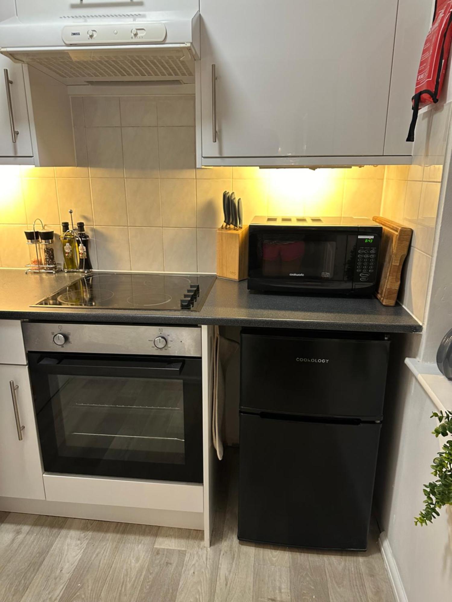 Apartment Move Up 365 ' A Stones Throw ' Brighton