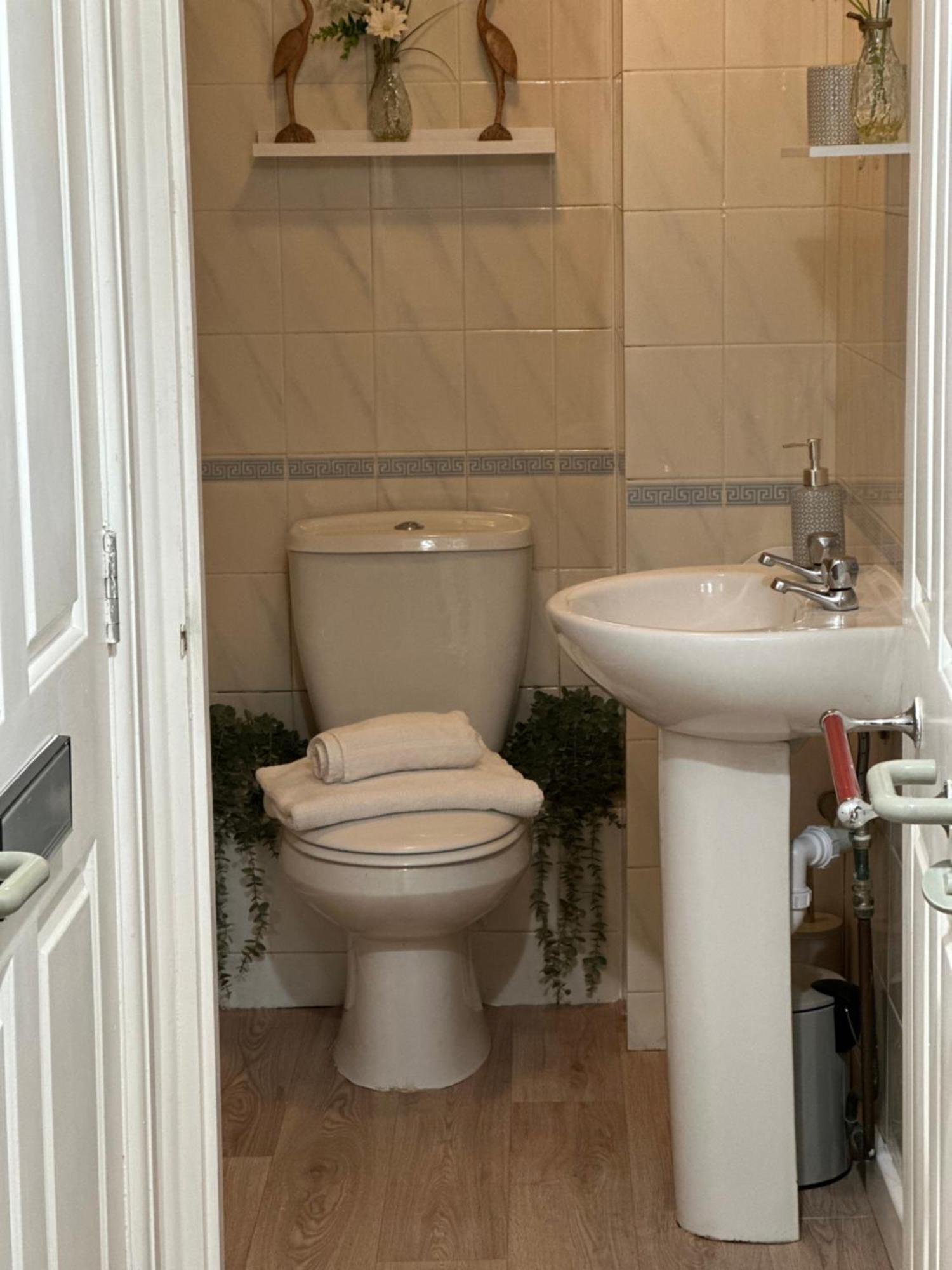 Move Up 365 ' A Stones Throw ' Apartment