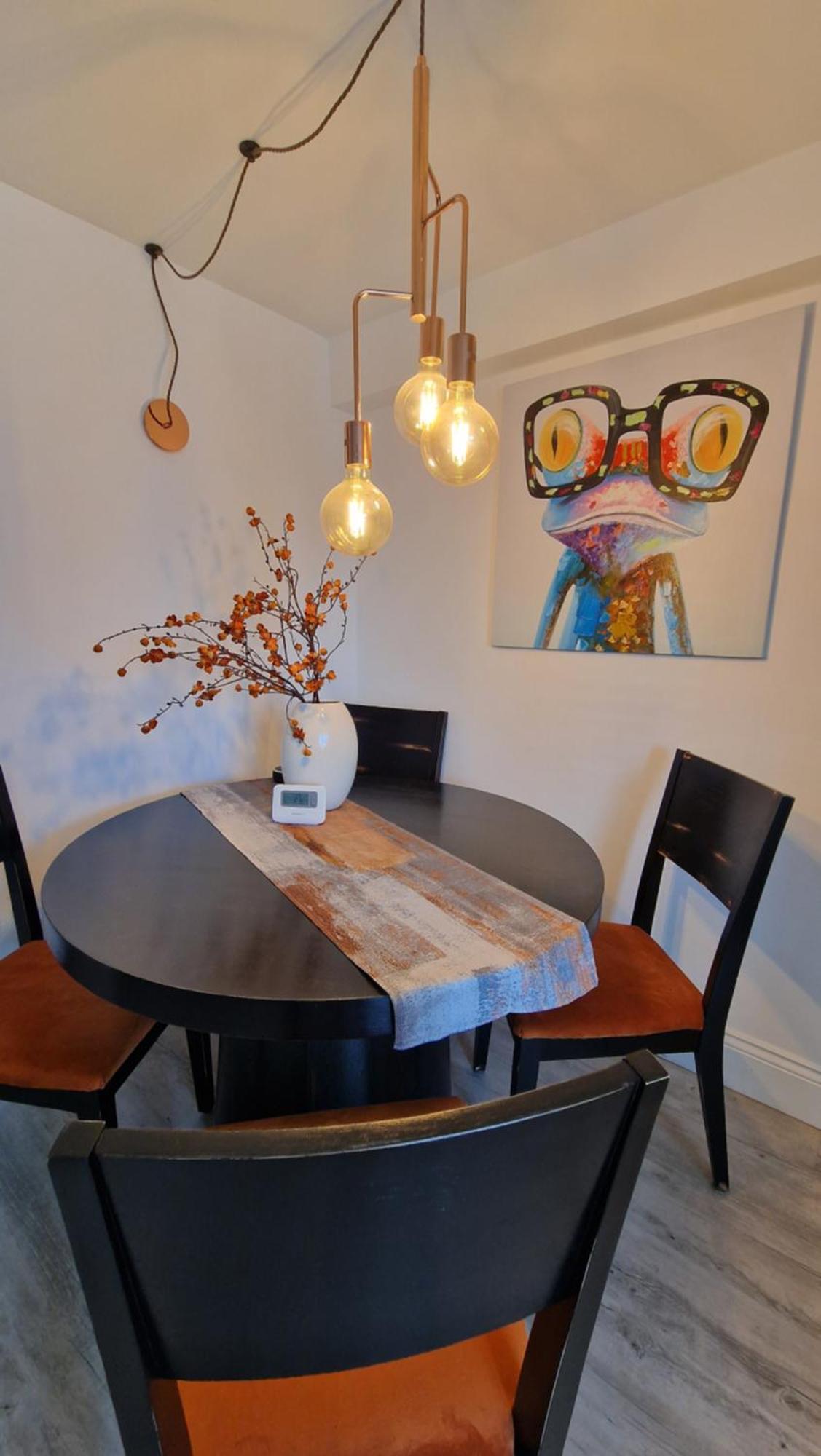 Molly Marine - Bespoke 2 Bedroom Courtyard - 1 Minute From Pier Apartment *