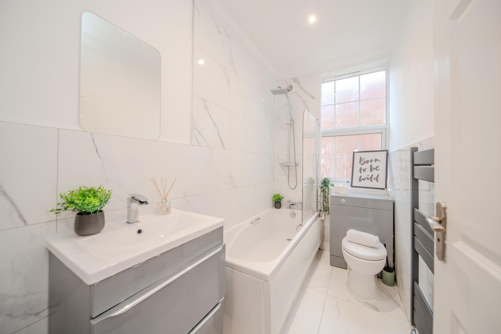 Apartment Beautiful 2 Bedroom Flat Next To & North Lanes *