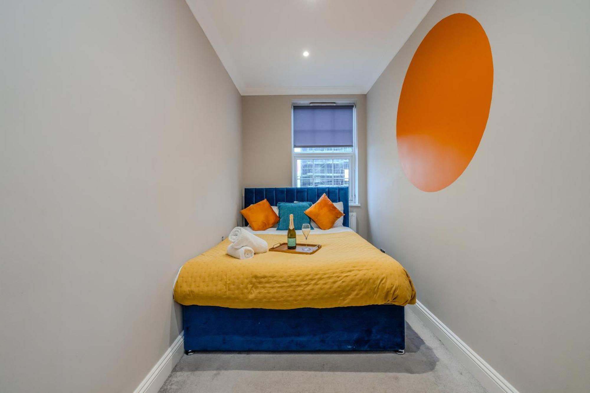 Beautiful 2 Bedroom Flat Next To & North Lanes