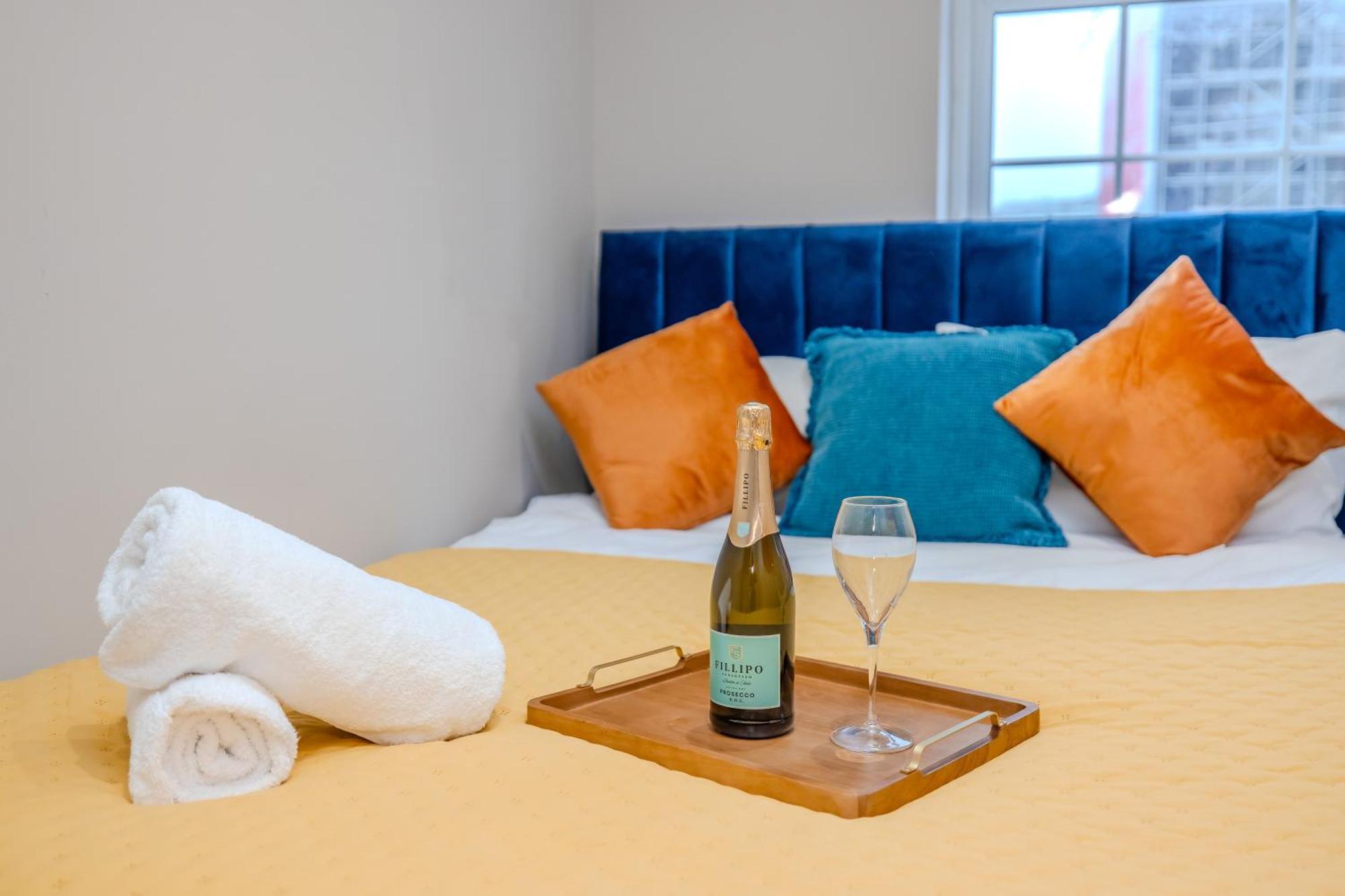 Apartment Beautiful 2 Bedroom Flat Next To & North Lanes