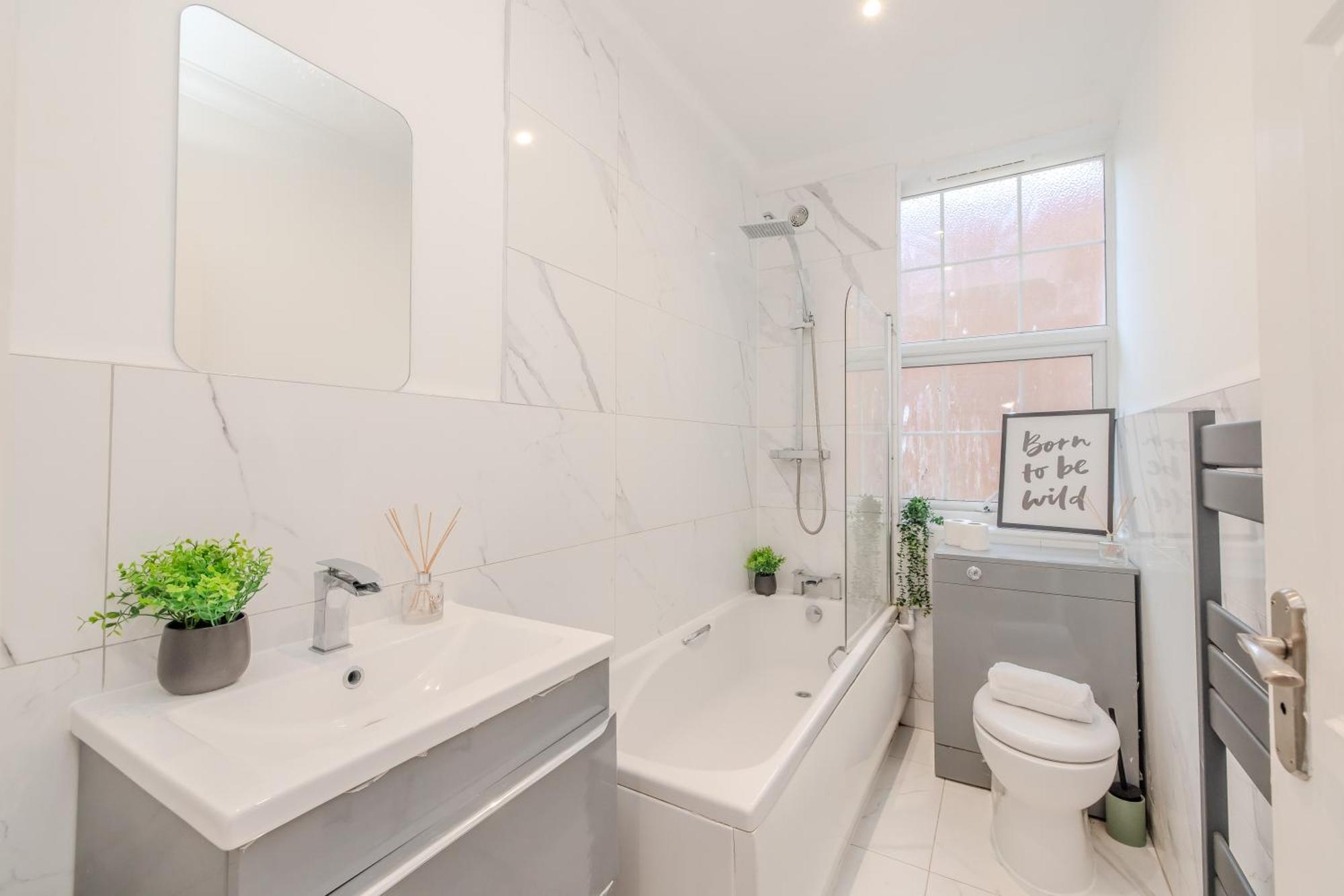 Apartment Beautiful 2 Bedroom Flat Next To & North Lanes