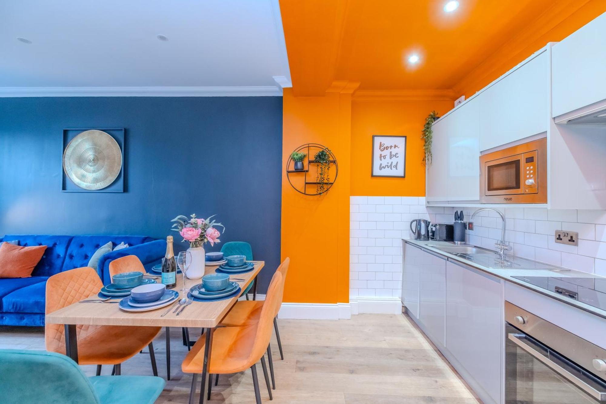 Beautiful 2 Bedroom Flat Next To & North Lanes