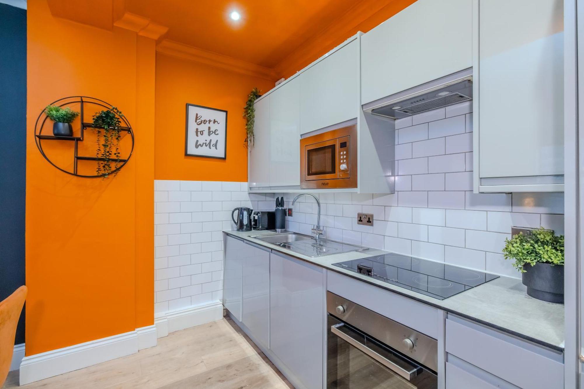 Beautiful 2 Bedroom Flat Next To & North Lanes *