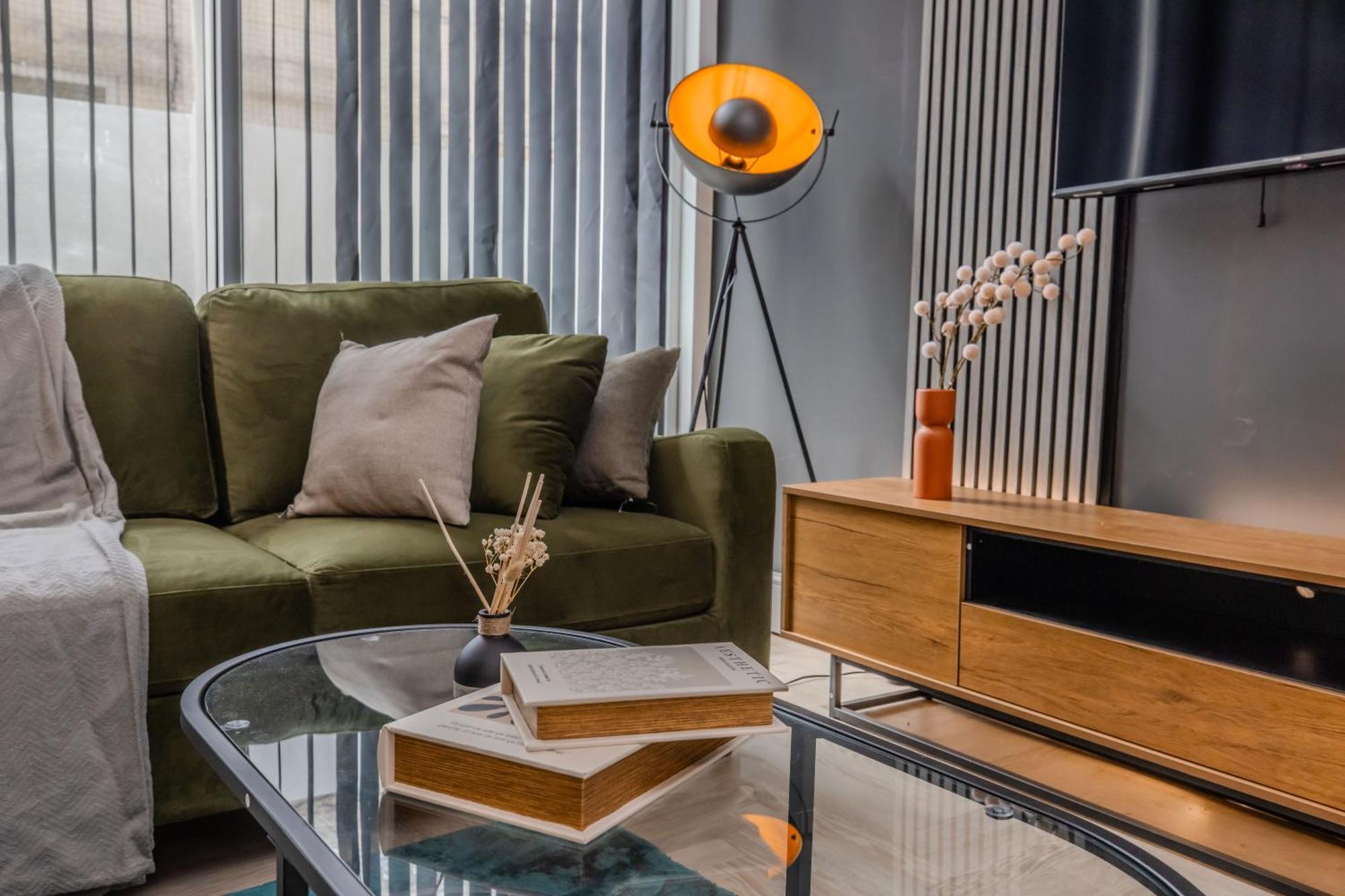 Apartment Stylish 3 Bedroom Next To And Shopping Center Brighton