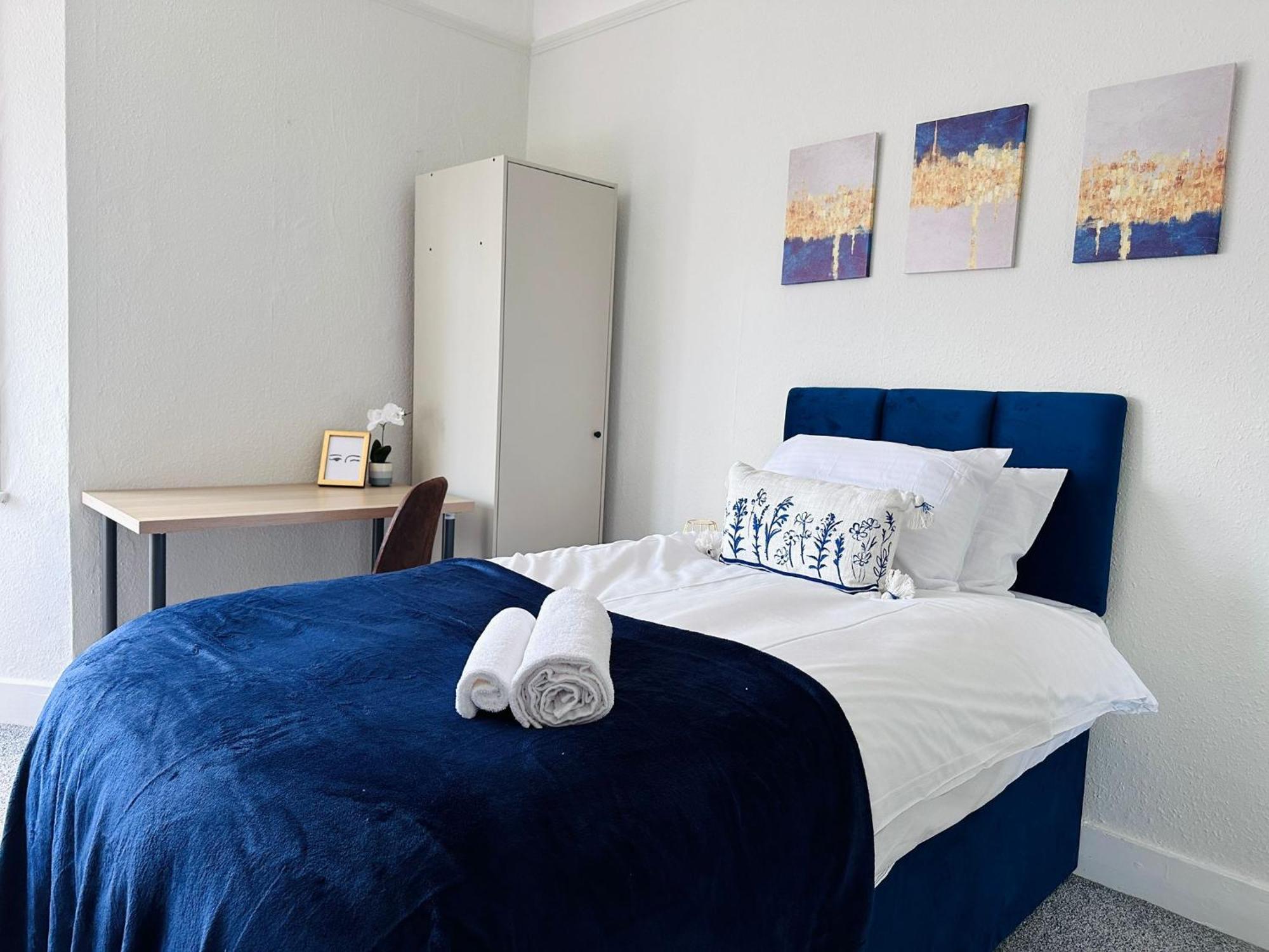 3 Bedrooms -5 Minutes Walk From Brighton Train Station - Contractors, Families, And Larger Groups - Sleeps 7 * Brighton