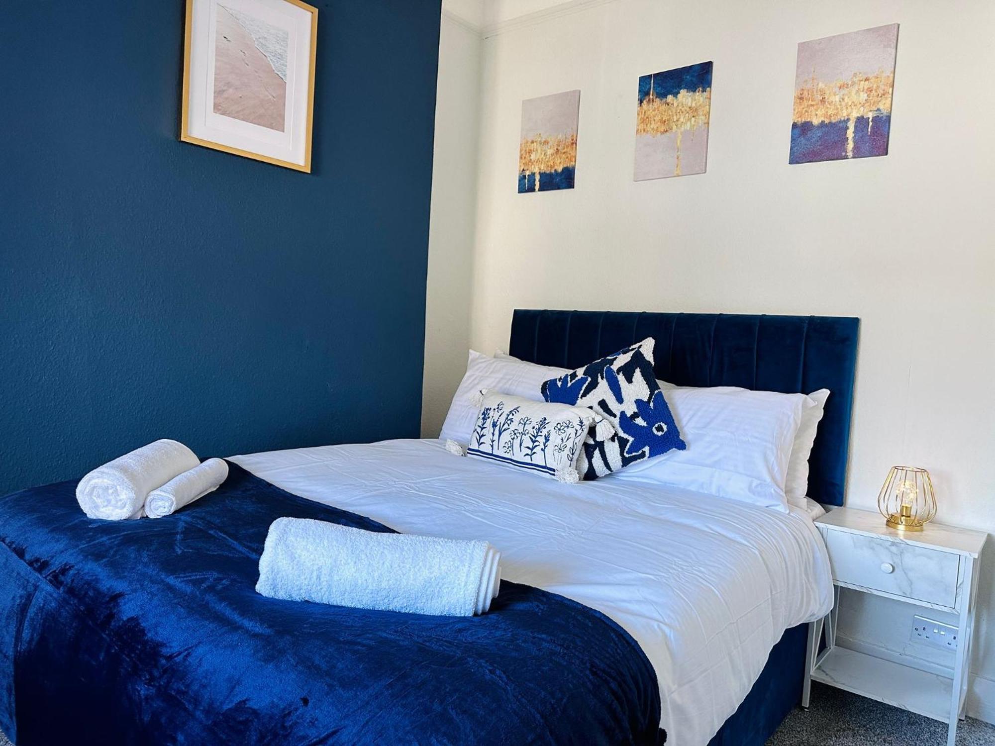 3 Bedrooms -5 Minutes Walk From Brighton Train Station - Contractors, Families, And Larger Groups - Sleeps 7 * Brighton