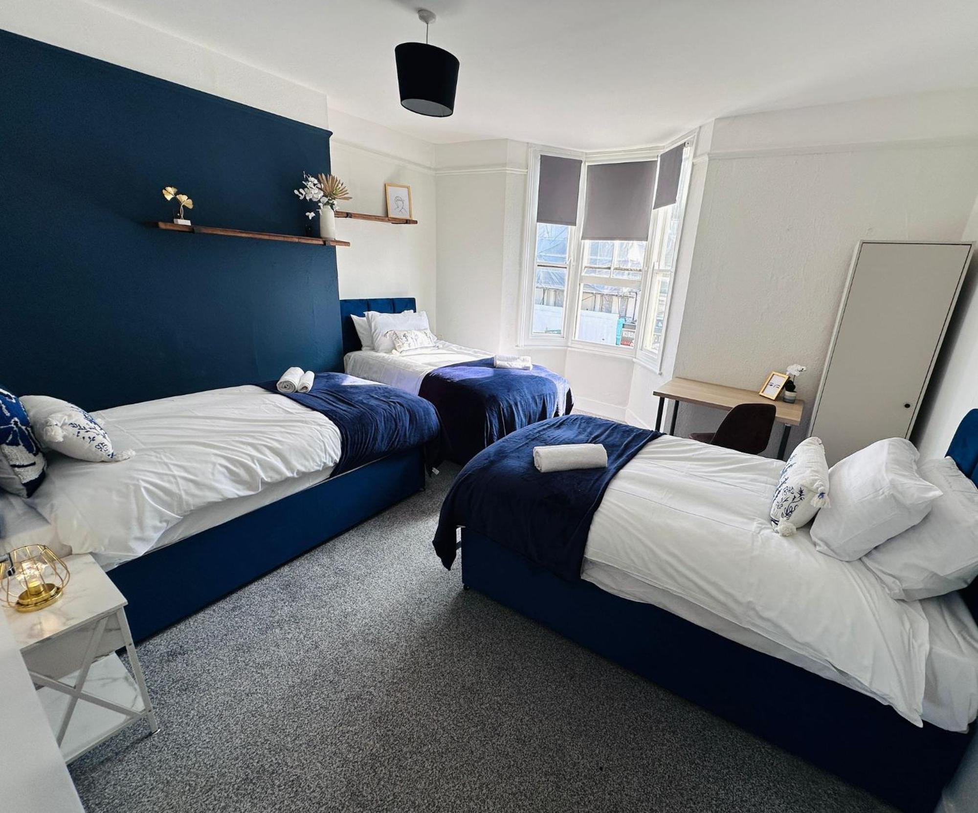 3 Bedrooms -5 Minutes Walk From Brighton Train Station - Contractors, Families, And Larger Groups - Sleeps 7 Brighton