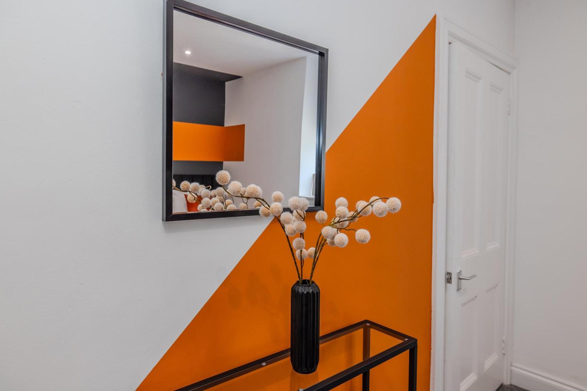 Super 3 Bedroom Flat Next To & Shopping Center Sleep 10 Guests Apartment