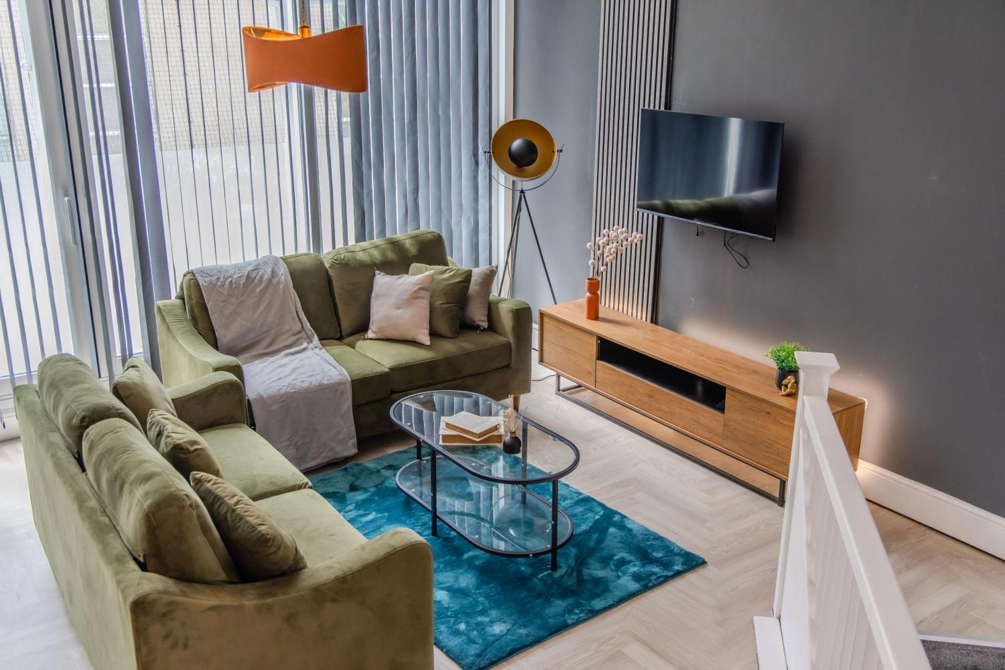 Apartment Super 3 Bedroom Flat Next To & Shopping Center Sleep 10 Guests *