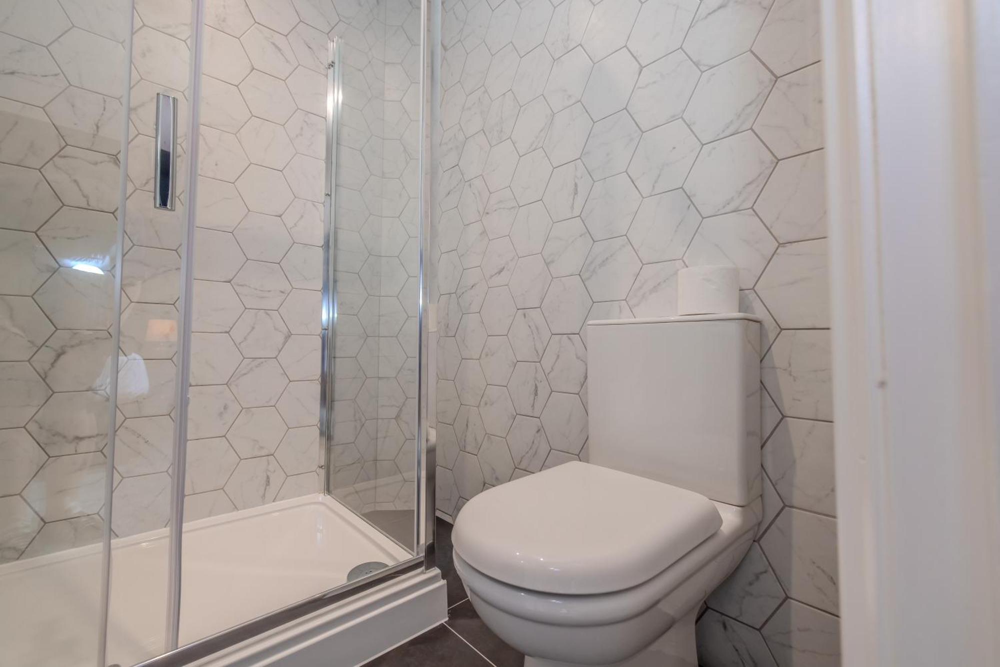Super 3 Bedroom Flat Next To & Shopping Center Sleep 10 Guests Apartment Brighton