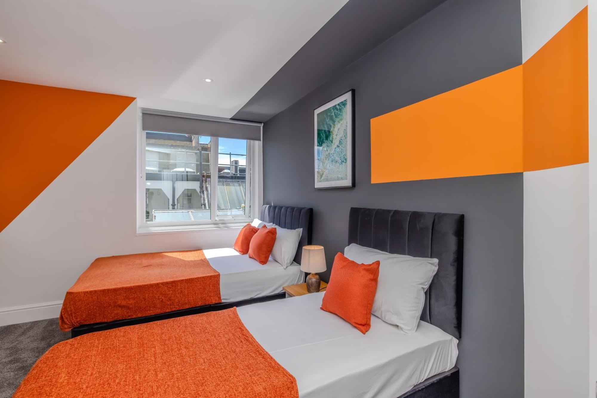 Super 3 Bedroom Flat Next To & Shopping Center Sleep 10 Guests * Brighton