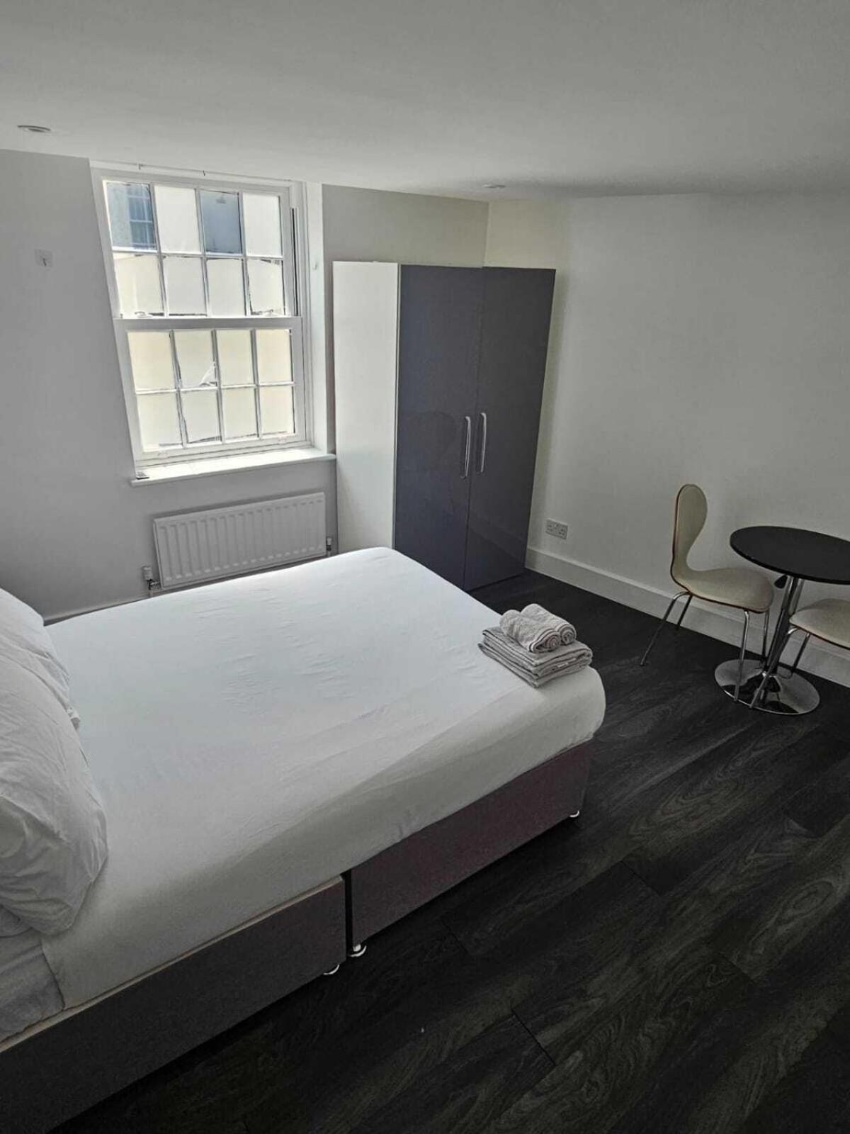 Queens Place - 3 Bedroom Brighton