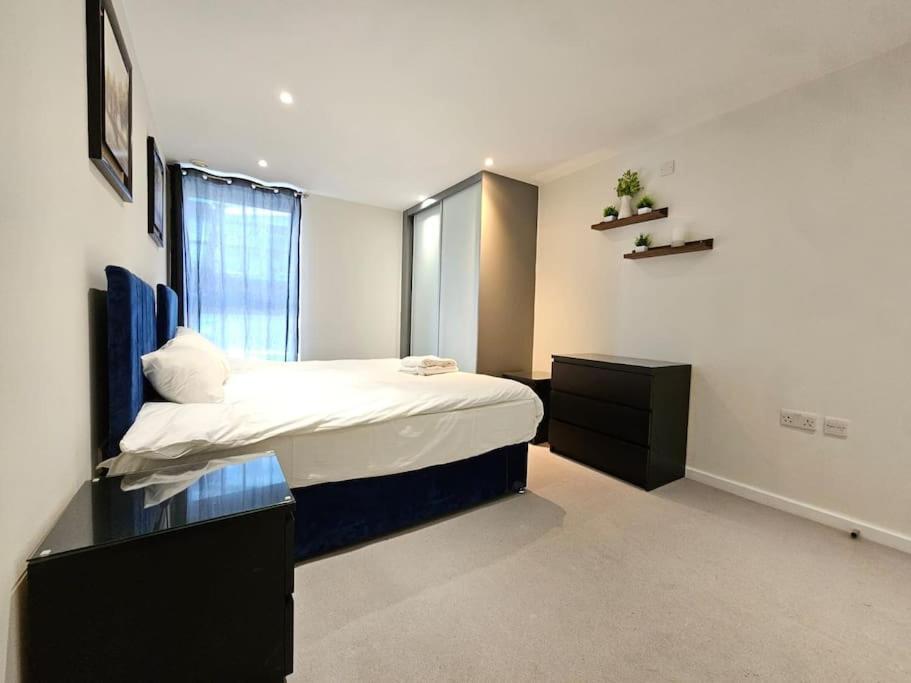 Flash Sale Train Station 2 Bedroom Flat Bn17fle59 Apartment