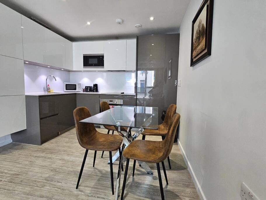 Apartment Flash Sale Train Station 2 Bedroom Flat Bn17fle59 Brighton