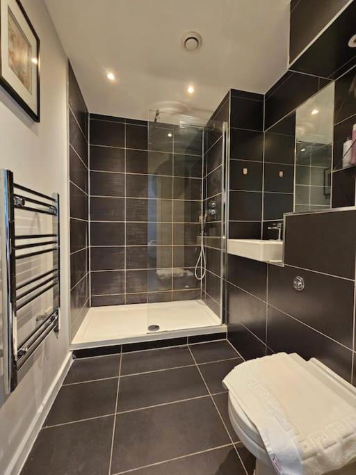Flash Sale Train Station 2 Bedroom Flat Bn17fle59 * Brighton