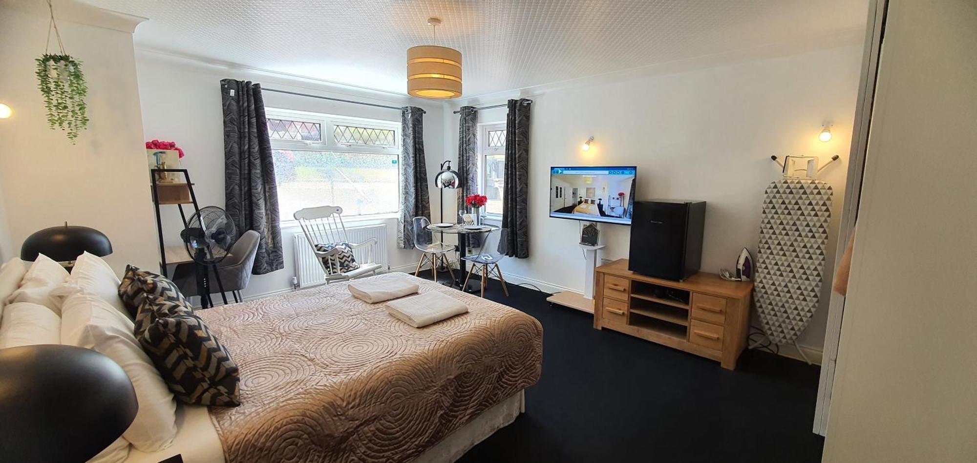Rose - Free Parking Ensuite Near Uni Homestay *