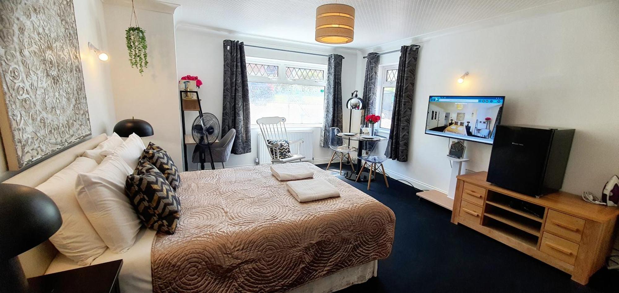 Homestay Rose - Free Parking Ensuite Near Uni