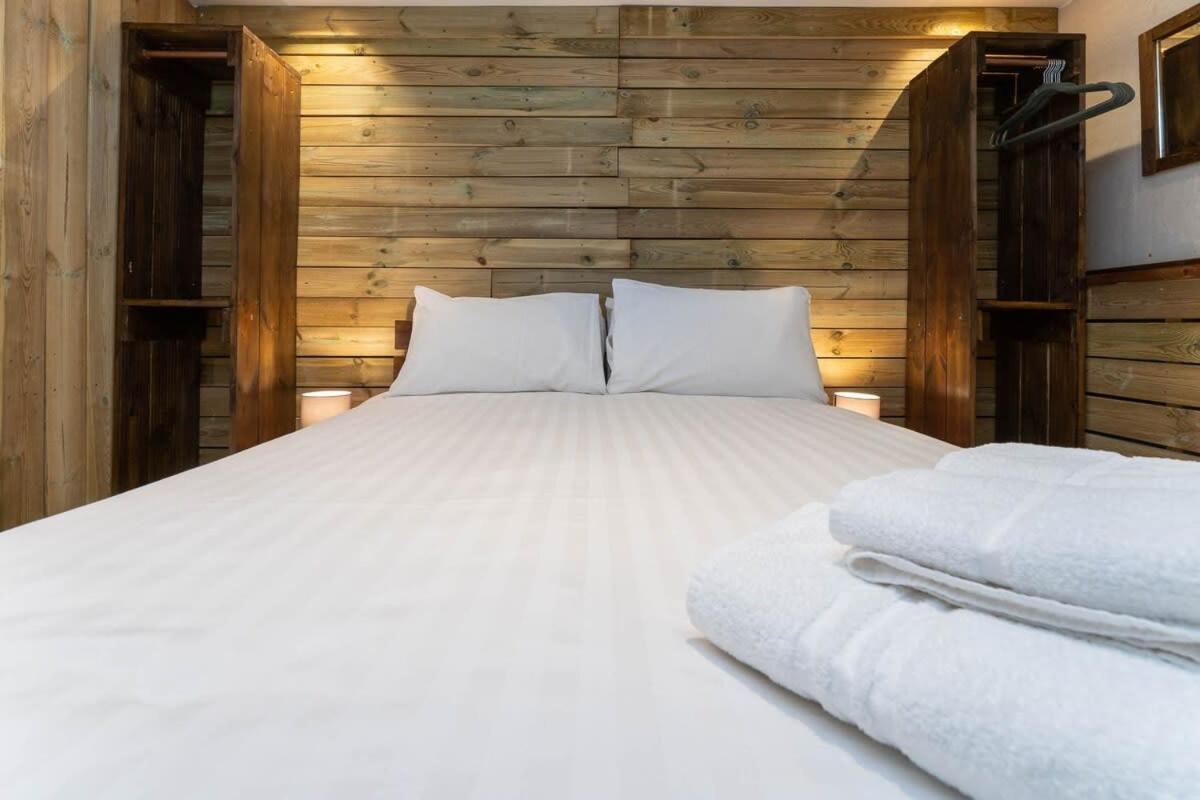 Host & - Grafton Woodshack Apartment