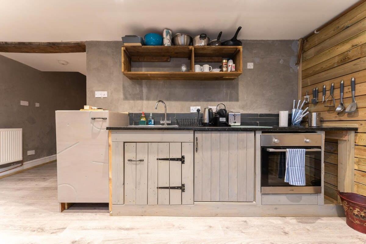 Host & - Grafton Woodshack * Brighton