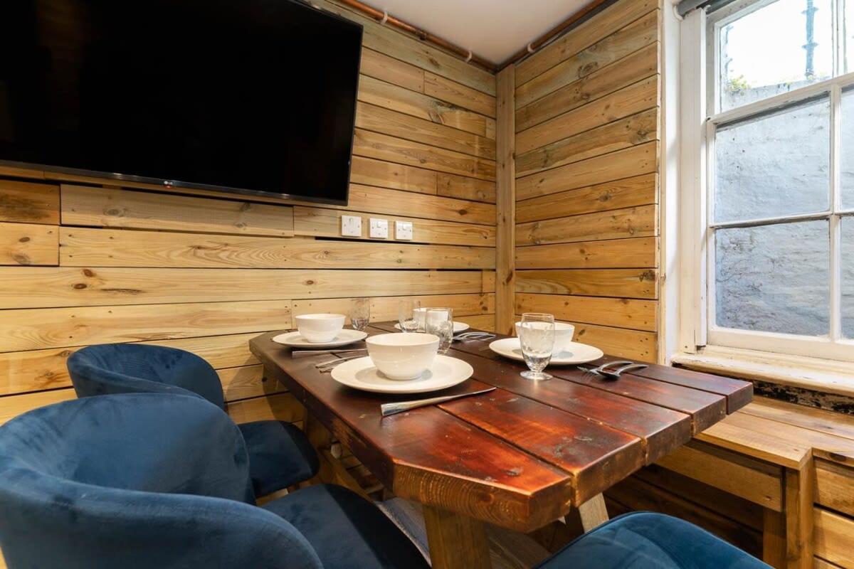 Host & - Grafton Woodshack Apartment