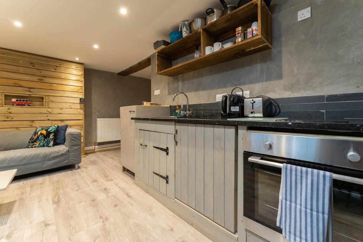 Host & - Grafton Woodshack Apartment Brighton