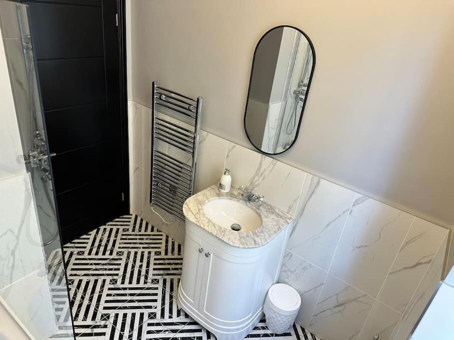 Luxury 2 Bed Near Beach, Royal Pavilion, Theatre Apartment *