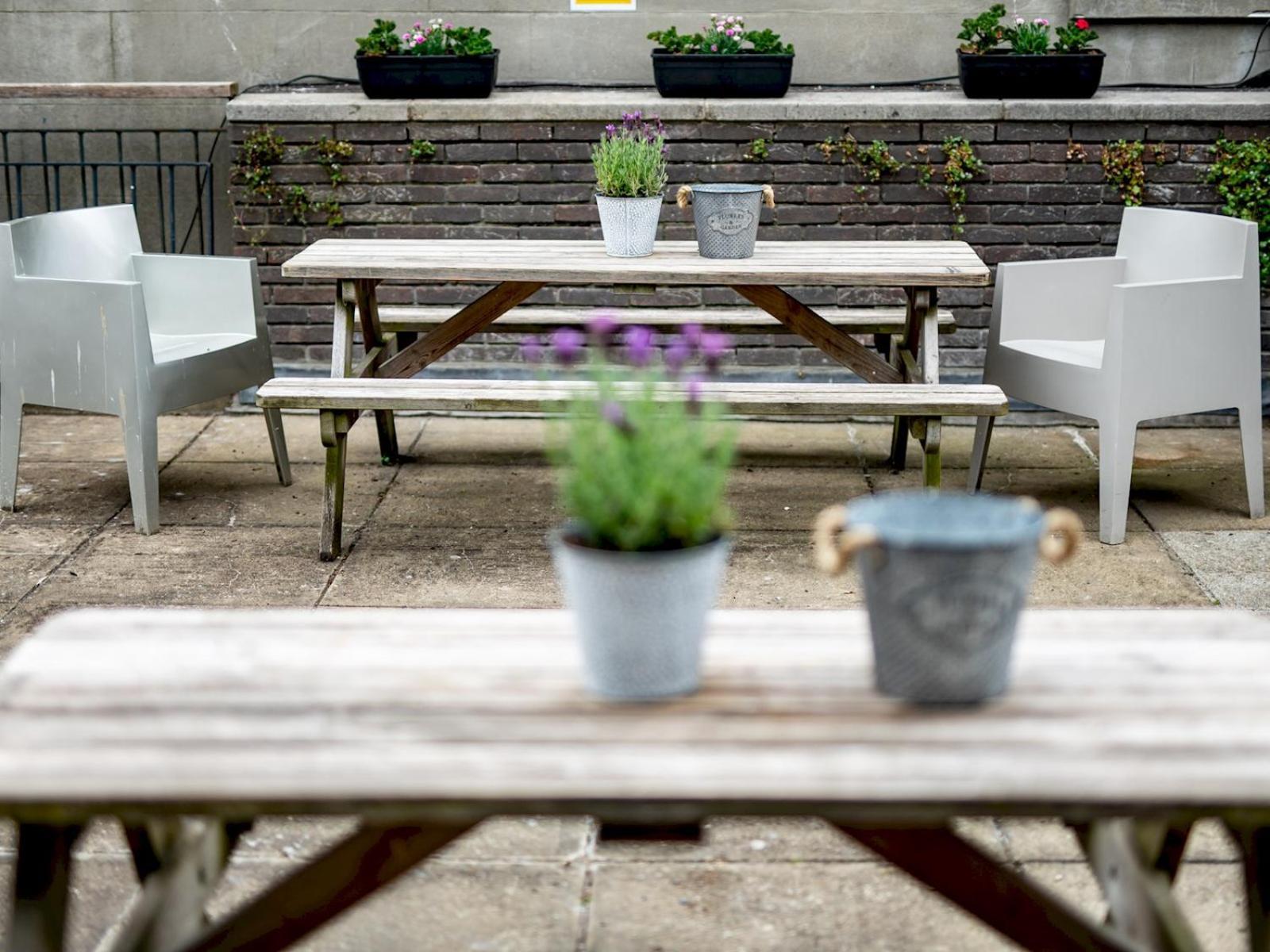 Large Contemporary Lanes Pass The Keys Apartment Brighton