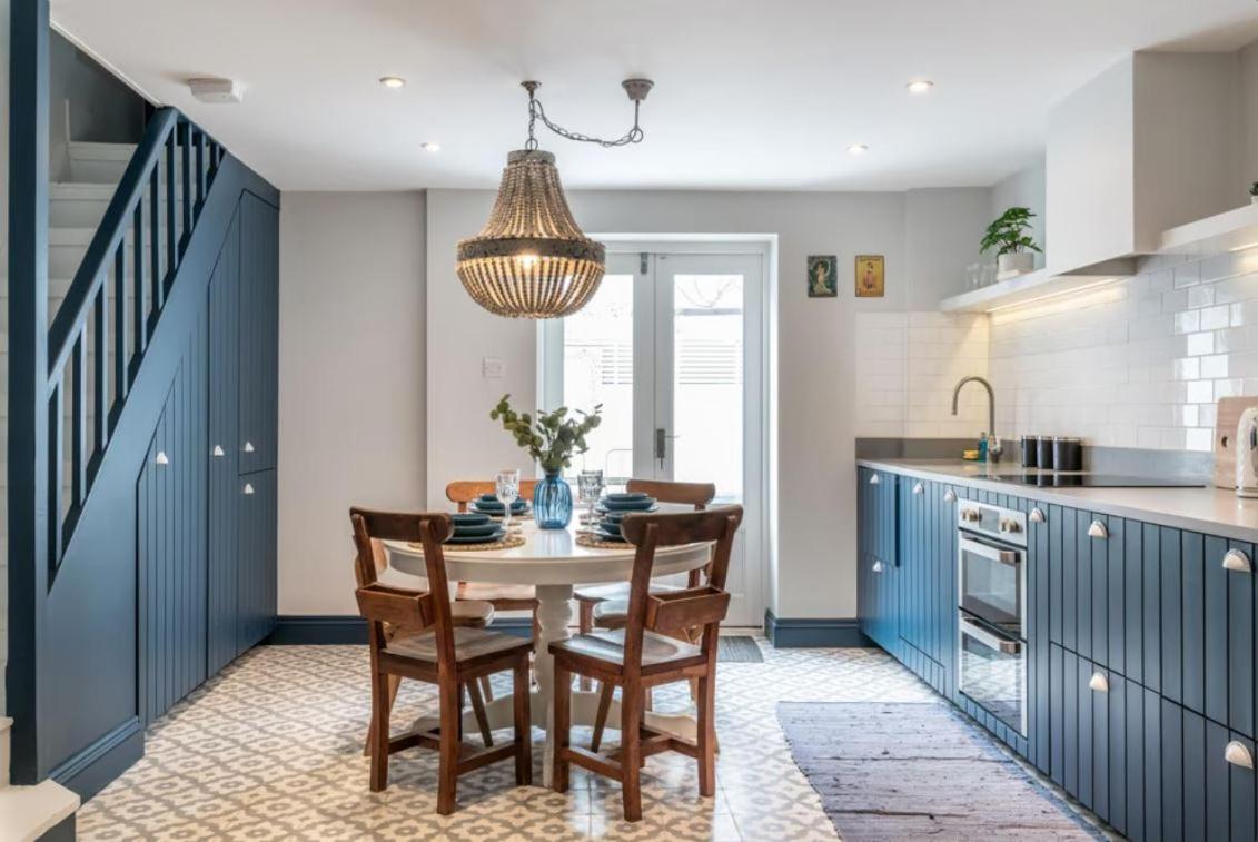 Four Bedroom House By Brookland Serviced Short Lets & With Free Wifi Holiday home Brighton