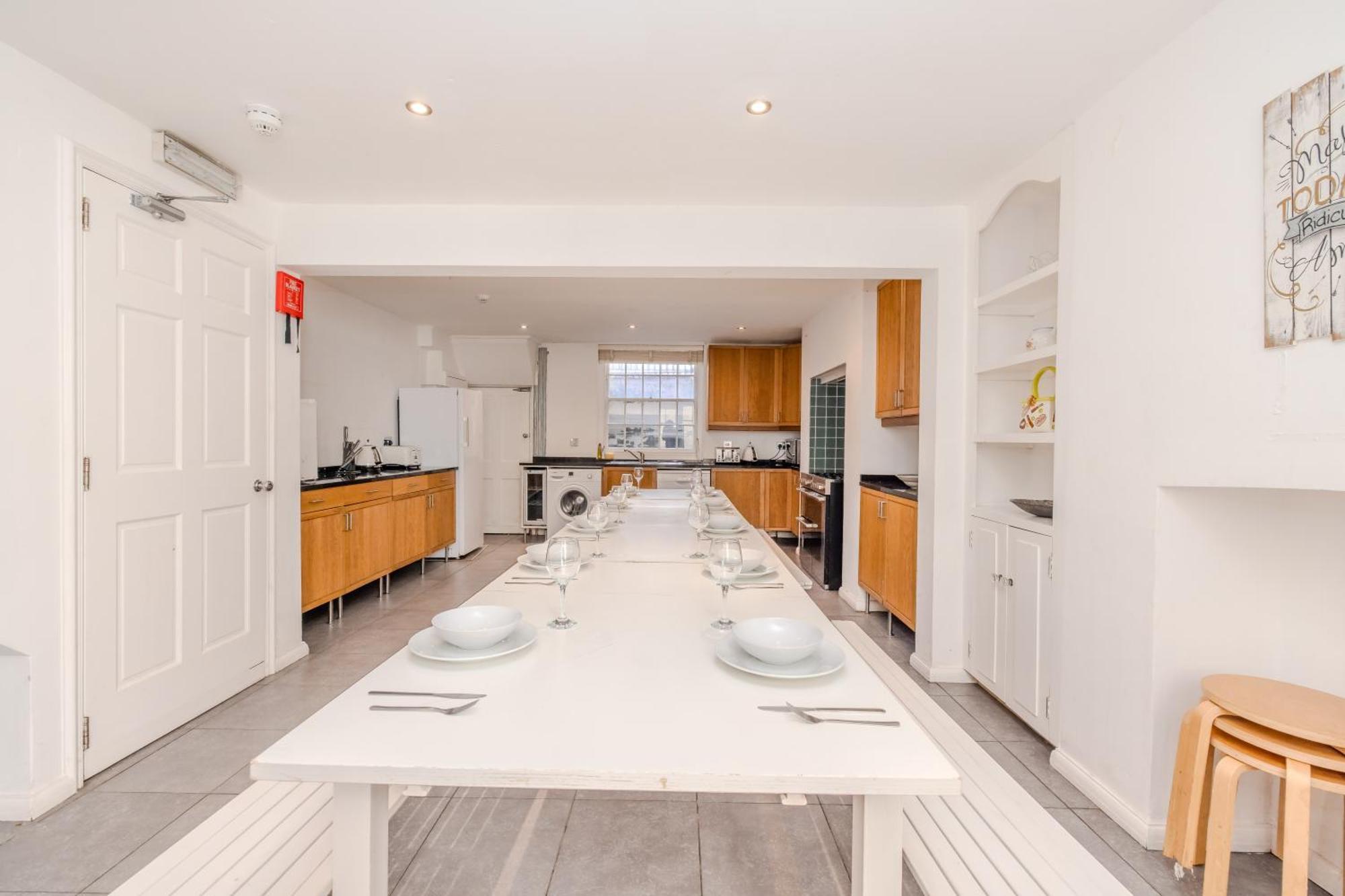 Apartment Perfect Seaside Getaway I Big Town House Next To I First Choice For Big Group & Family Brighton