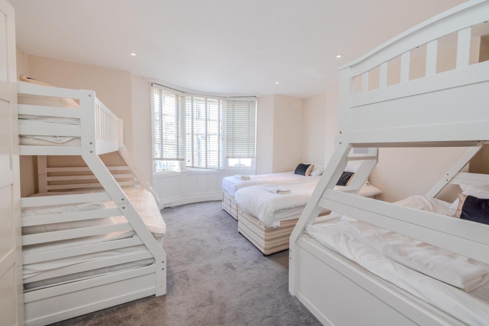 Apartment Perfect Seaside Getaway I Big Town House Next To I First Choice For Big Group & Family *