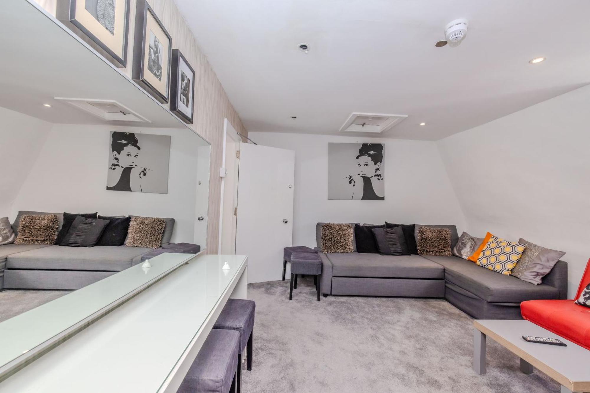 Perfect Seaside Getaway I Big Town House Next To I First Choice For Big Group & Family *