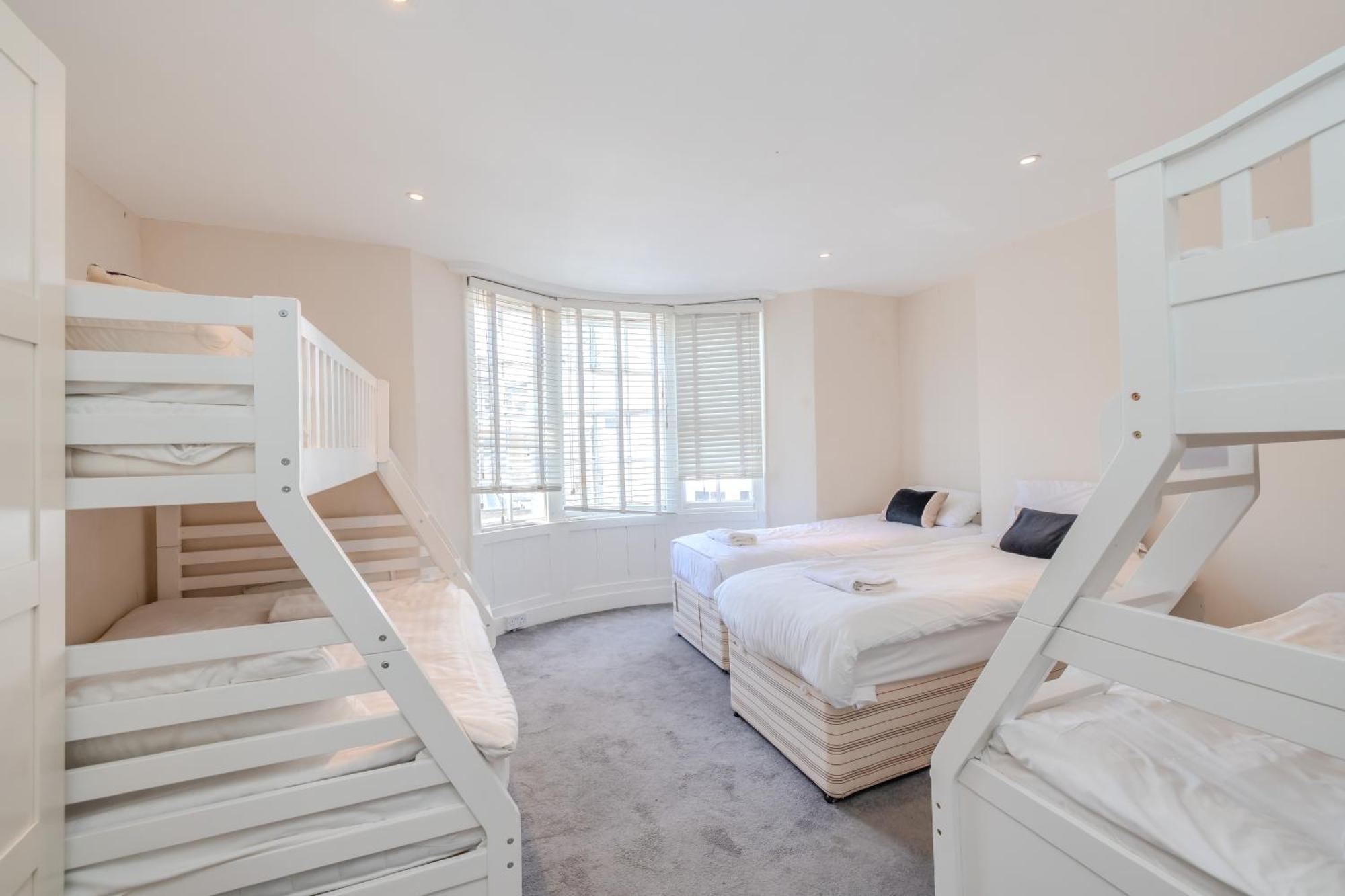 Apartment Perfect Seaside Getaway I Big Town House Next To I First Choice For Big Group & Family