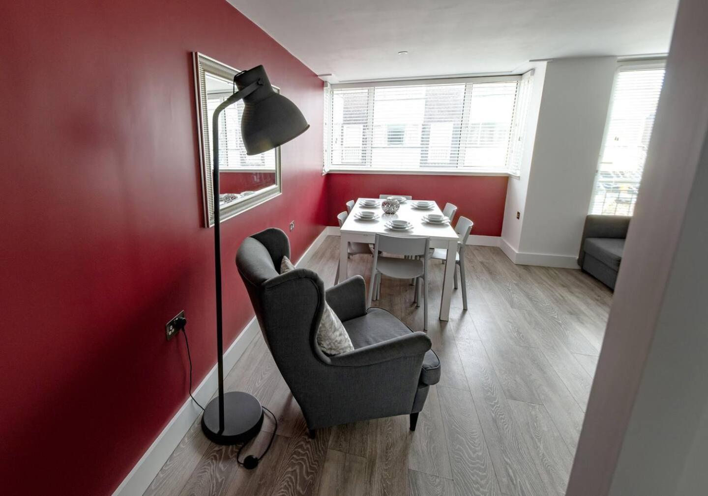 Townhouse Modern Mews Pass The Keys *