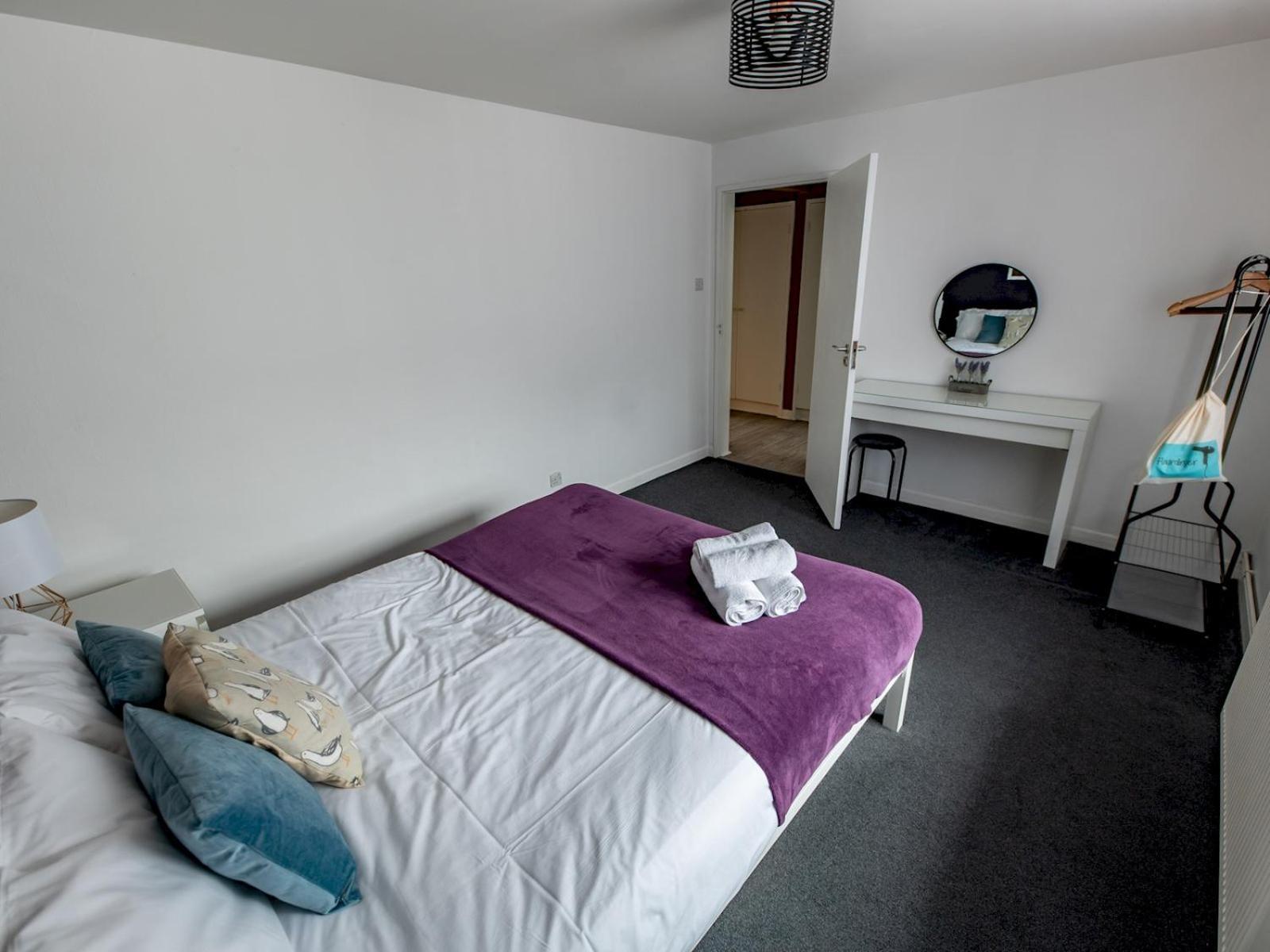 Apartment Bustling Pass The Keys