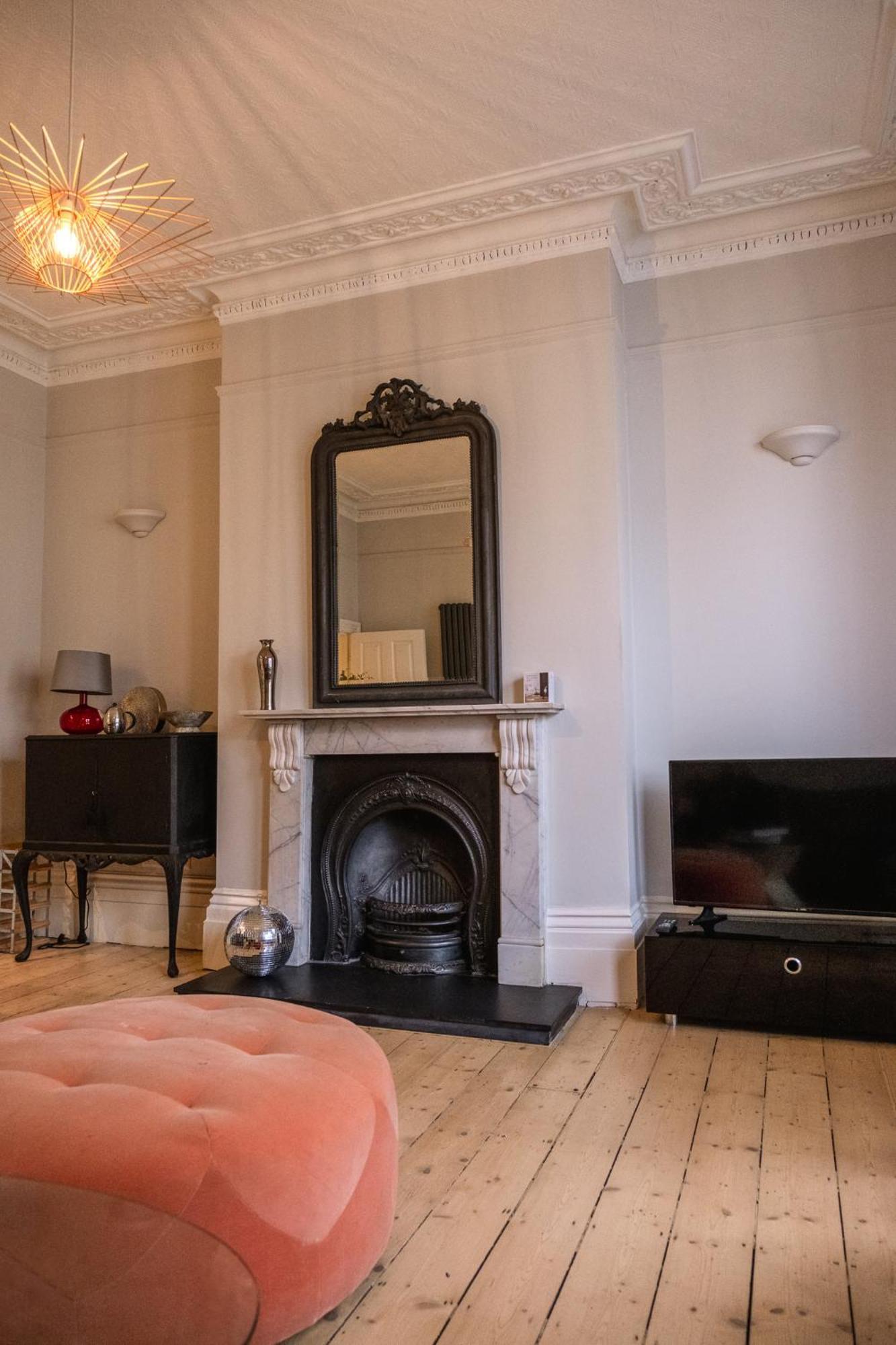 Apartment Elegant Central 2 Bed With Garden