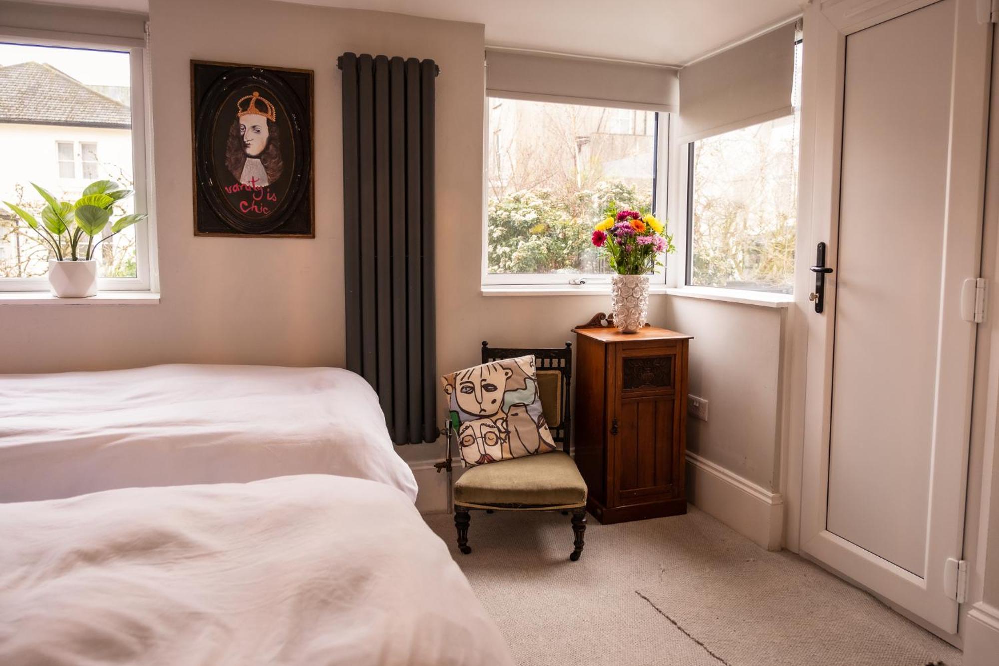 Elegant Central 2 Bed With Garden Apartment *