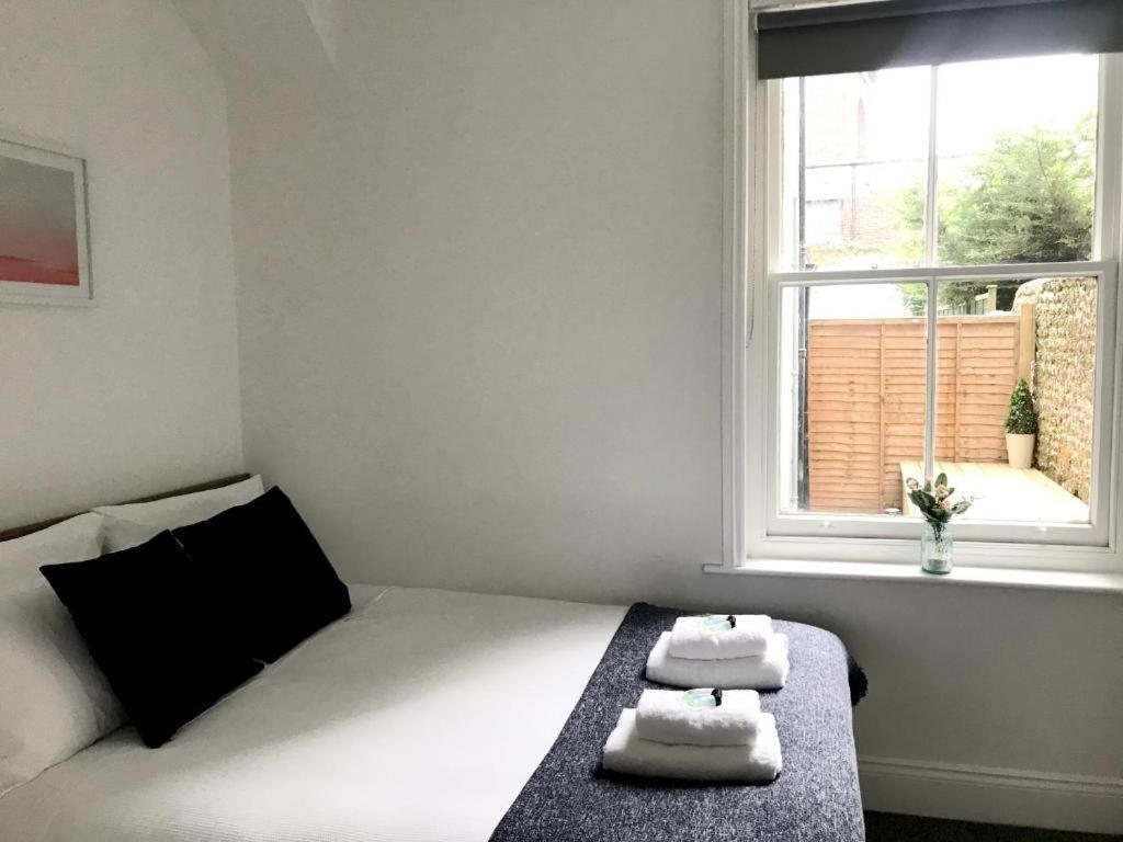 2 Bed 2 Bath & Terrace Brighton