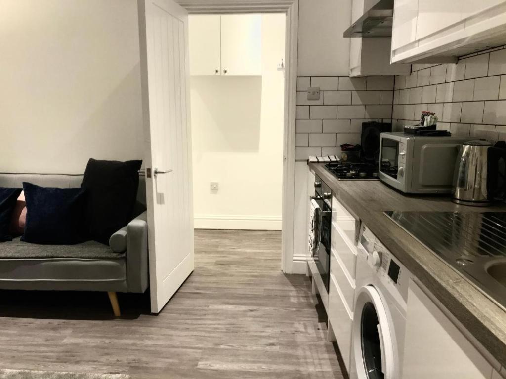 2 Bed 2 Bath & Terrace * Brighton