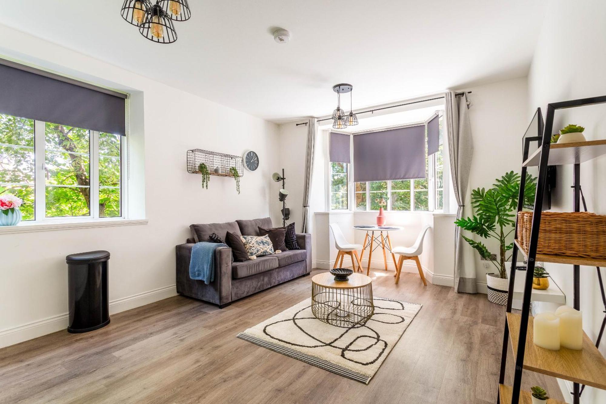 1 Bedroom By Humming Nest Short Lets & Serviced With Free Wifi Apartment *