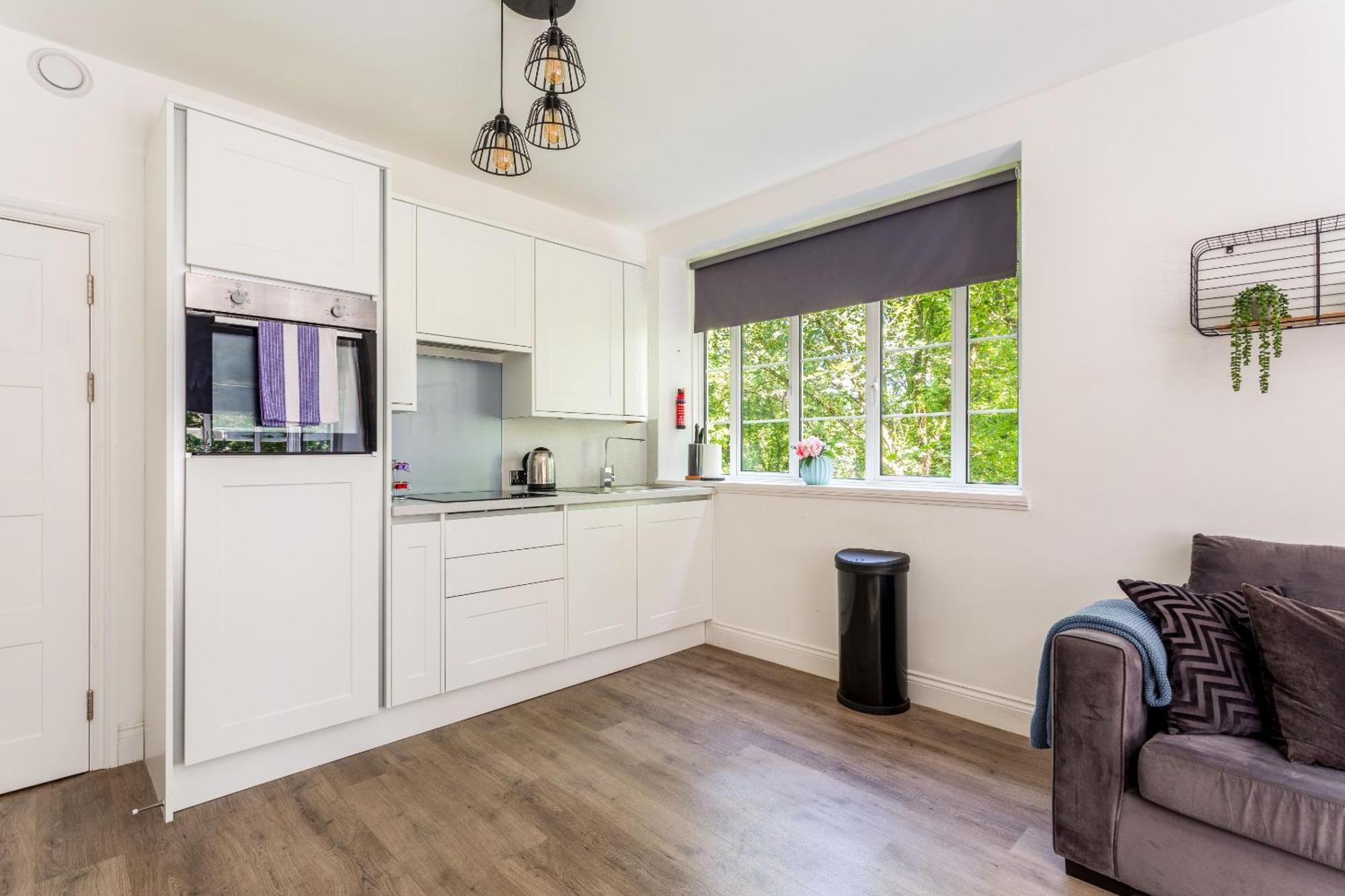 Apartment 1 Bedroom By Humming Nest Short Lets & Serviced With Free Wifi *